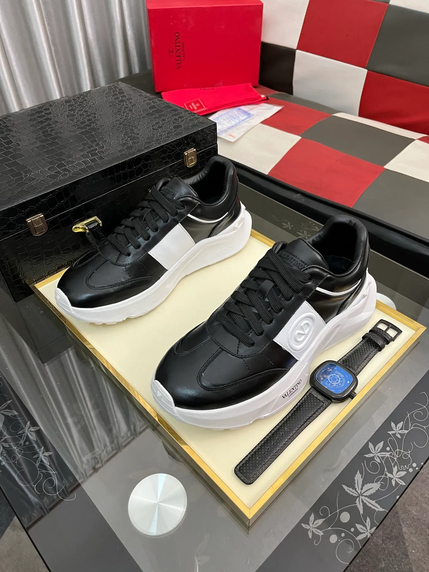 Men's shoes 💰480⌚️⌚️ VALENTINO Valentino's 2024 ss spring and summer new hot casual sports shoes, imported elastic fabric upper ➕The heel is Warren's exclusive rivet shape. The whole is very representative, the combined outsole is really easy to wear and very comfortable on the foot ~ Comes with **4 cm, classic, comfortable and versatile! Size: 38-442️⃣Colors available